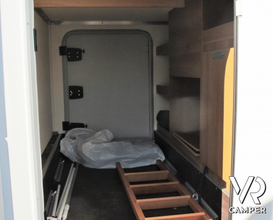 Knaus Van I 600: camper usato motorhome con 4 posti letto, dotato di veranda, navigatore, videocamera di retromarcia, antenna tv. In visione a Italia