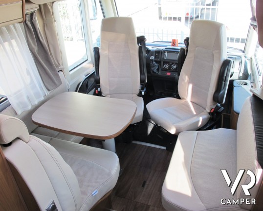 Knaus Van I 600: camper usato motorhome con 4 posti letto, dotato di veranda, navigatore, videocamera di retromarcia, antenna tv. In visione a Italia