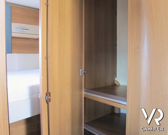 Knaus Van I 600: camper usato motorhome con 4 posti letto, dotato di veranda, navigatore, videocamera di retromarcia, antenna tv. In visione a Italia