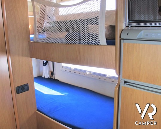 Laika Ecovip H 710 motorhome usato con 7 posti letto, ideale per famiglie, con veranda, climatizzatore, oscurante termico, portabici