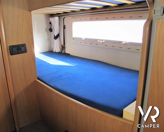 Laika Ecovip H 710 motorhome usato con 7 posti letto, ideale per famiglie, con veranda, climatizzatore, oscurante termico, portabici