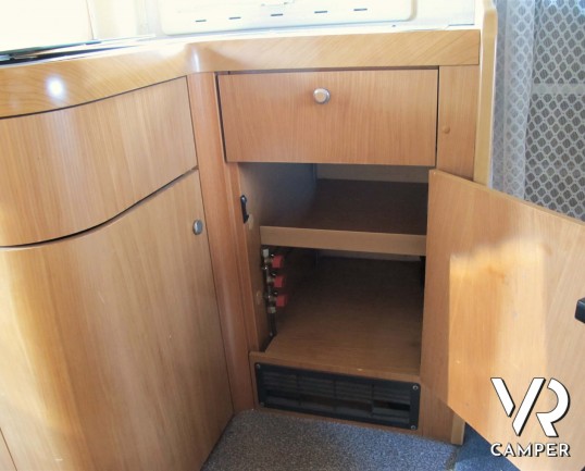 Laika Ecovip H 710 motorhome usato con 7 posti letto, ideale per famiglie, con veranda, climatizzatore, oscurante termico, portabici