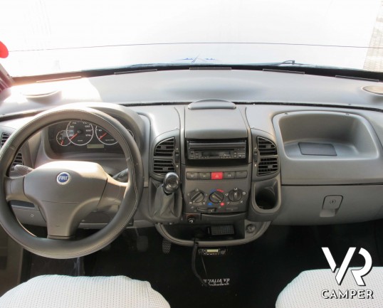 Laika Ecovip H 710 motorhome usato con 7 posti letto, ideale per famiglie, con veranda, climatizzatore, oscurante termico, portabici