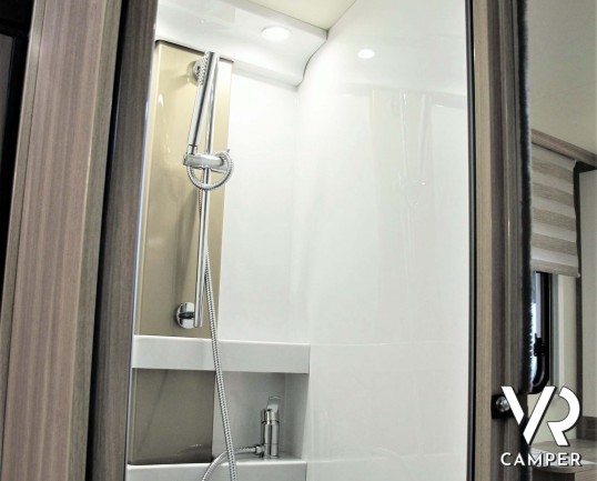 Lyseo Time IT 736 "Harmony Line": camper nuovo con letto basculante elettrico e letto nautico in coda. Su Fiat Ducato 150 CV, Euro 6 D.