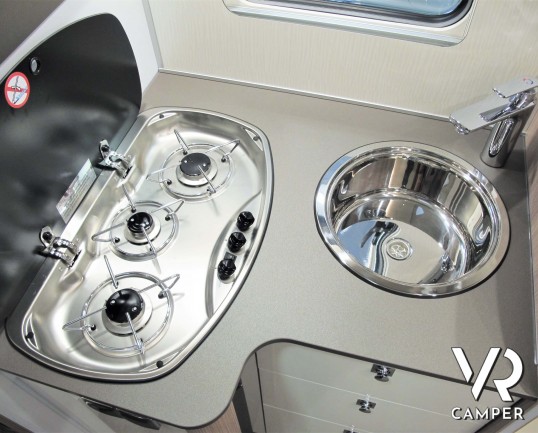 Lyseo Time IT 736 "Harmony Line": camper nuovo con letto basculante elettrico e letto nautico in coda. Su Fiat Ducato 150 CV, Euro 6 D.