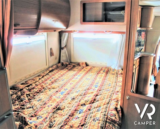 Arca 4.4 - camper usato semintegrale_camper su mercedes_camper 5 posti omologati, dotato di veranda e pannelli solari. In vendita da Italia VR a Torin