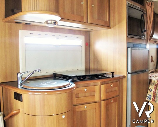 Arca 4.4 - camper usato semintegrale_camper su mercedes_camper 5 posti omologati, dotato di veranda e pannelli solari. In vendita da Italia VR a Torin