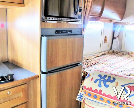 Arca 4.4 - camper usato semintegrale_camper su mercedes_camper 5 posti omologati, dotato di veranda e pannelli solari. In vendita da Italia VR a Torin