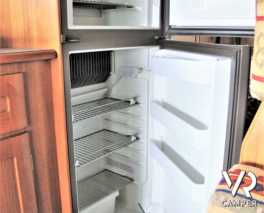 Arca 4.4 - camper usato semintegrale_camper su mercedes_camper 5 posti omologati, dotato di veranda e pannelli solari. In vendita da Italia VR a Torin