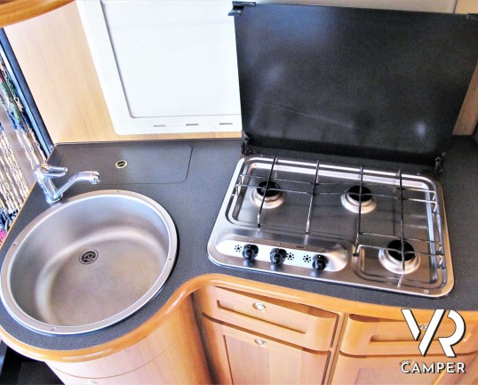 Arca 4.4 - camper usato semintegrale_camper su mercedes_camper 5 posti omologati, dotato di veranda e pannelli solari. In vendita da Italia VR a Torin