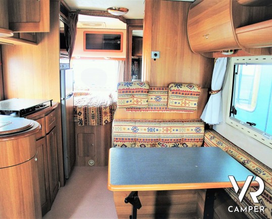 Arca 4.4 - camper usato semintegrale_camper su mercedes_camper 5 posti omologati, dotato di veranda e pannelli solari. In vendita da Italia VR a Torin