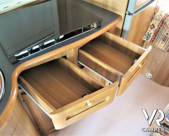 Arca 4.4 - camper usato semintegrale_camper su mercedes_camper 5 posti omologati, dotato di veranda e pannelli solari. In vendita da Italia VR a Torin