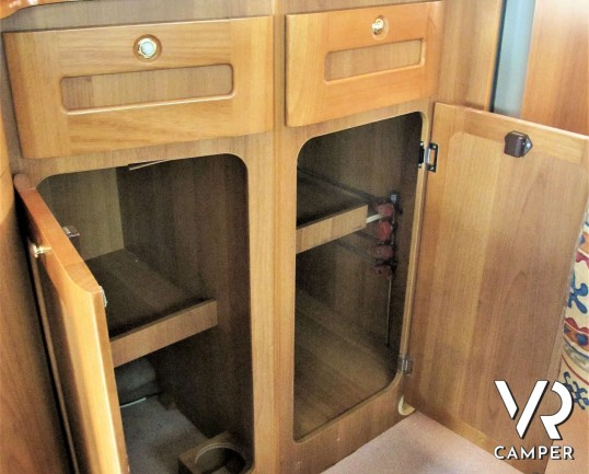 Arca 4.4 - camper usato semintegrale_camper su mercedes_camper 5 posti omologati, dotato di veranda e pannelli solari. In vendita da Italia VR a Torin