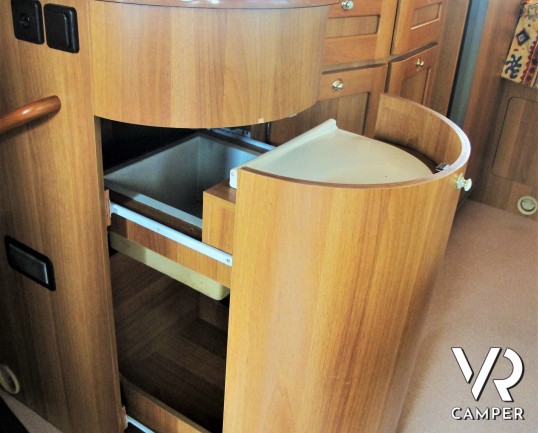 Arca 4.4 - camper usato semintegrale_camper su mercedes_camper 5 posti omologati, dotato di veranda e pannelli solari. In vendita da Italia VR a Torin