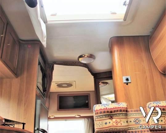 Arca 4.4 - camper usato semintegrale_camper su mercedes_camper 5 posti omologati, dotato di veranda e pannelli solari. In vendita da Italia VR a Torin