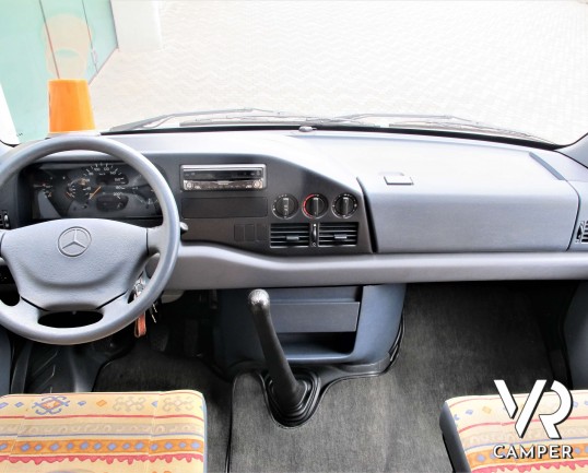 Arca 4.4 - camper usato semintegrale_camper su mercedes_camper 5 posti omologati, dotato di veranda e pannelli solari. In vendita da Italia VR a Torin