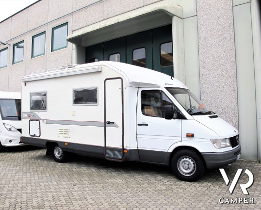 Arca 4.4 - camper usato semintegrale_camper su mercedes_camper 5 posti omologati, dotato di veranda e pannelli solari. In vendita da Italia VR a Torin