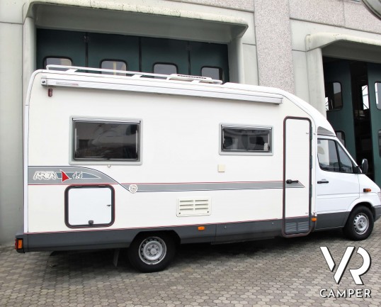 Arca 4.4 - camper usato semintegrale_camper su mercedes_camper 5 posti omologati, dotato di veranda e pannelli solari. In vendita da Italia VR a Torin