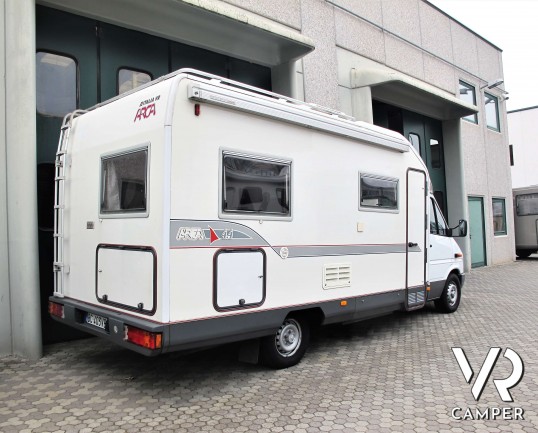Arca 4.4 - camper usato semintegrale_camper su mercedes_camper 5 posti omologati, dotato di veranda e pannelli solari. In vendita da Italia VR a Torin