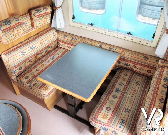 Arca 4.4 - camper usato semintegrale_camper su mercedes_camper 5 posti omologati, dotato di veranda e pannelli solari. In vendita da Italia VR a Torin