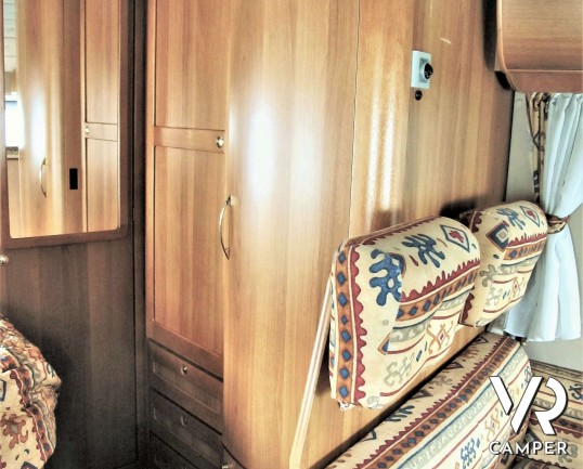 Arca 4.4 - camper usato semintegrale_camper su mercedes_camper 5 posti omologati, dotato di veranda e pannelli solari. In vendita da Italia VR a Torin