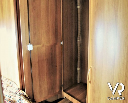 Arca 4.4 - camper usato semintegrale_camper su mercedes_camper 5 posti omologati, dotato di veranda e pannelli solari. In vendita da Italia VR a Torin