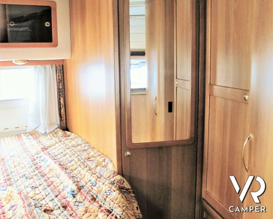 Arca 4.4 - camper usato semintegrale_camper su mercedes_camper 5 posti omologati, dotato di veranda e pannelli solari. In vendita da Italia VR a Torin