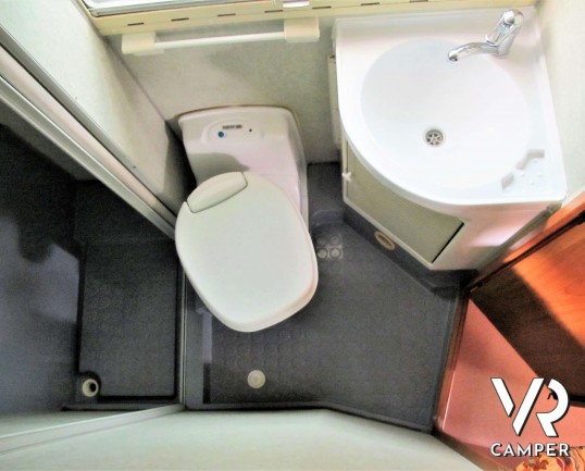 Arca 4.4 - camper usato semintegrale_camper su mercedes_camper 5 posti omologati, dotato di veranda e pannelli solari. In vendita da Italia VR a Torin