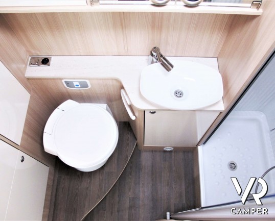 Burstner Ixeo Time 590 "Edition 30": camper semintegrale usato 4 posti letto, dimensioni compatte, modello 2017 - Italia VR vendita camper Piemonte