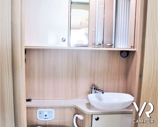 Burstner Ixeo Time 590 "Edition 30": camper semintegrale usato 4 posti letto, dimensioni compatte, modello 2017 - Italia VR vendita camper Piemonte