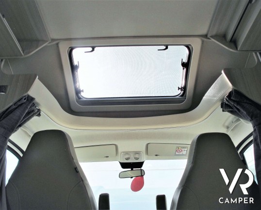 Burstner Ixeo Time 590 "Edition 30": camper semintegrale usato 4 posti letto, dimensioni compatte, modello 2017 - Italia VR vendita camper Piemonte