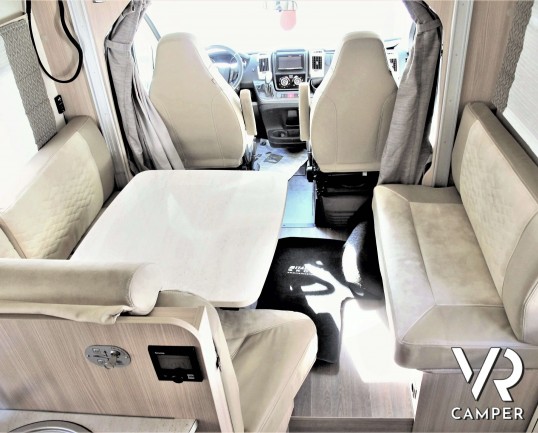 Burstner Ixeo Time 590 "Edition 30": camper semintegrale usato 4 posti letto, dimensioni compatte, modello 2017 - Italia VR vendita camper Piemonte