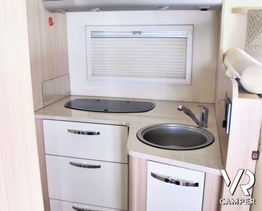 Burstner Ixeo Time 590 "Edition 30": camper semintegrale usato 4 posti letto, dimensioni compatte, modello 2017 - Italia VR vendita camper Piemonte