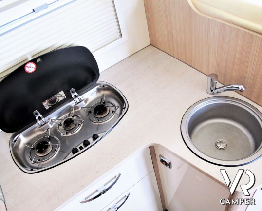 Burstner Ixeo Time 590 "Edition 30": camper semintegrale usato 4 posti letto, dimensioni compatte, modello 2017 - Italia VR vendita camper Piemonte