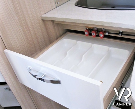 Burstner Ixeo Time 590 "Edition 30": camper semintegrale usato 4 posti letto, dimensioni compatte, modello 2017 - Italia VR vendita camper Piemonte