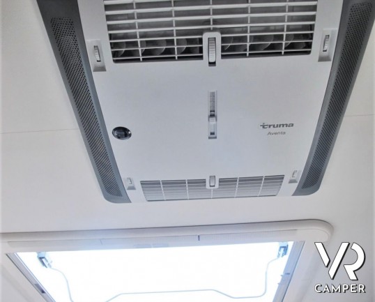 Elnagh Prince 57: camper mansardato usato con letti a castello posteri, ampia dinette e bagno con doccia separata.