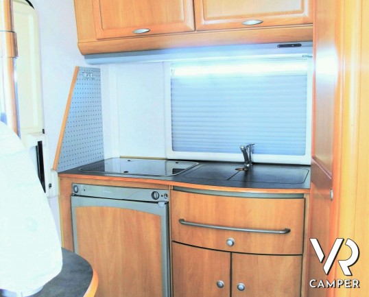 Hymer B 544: camper usato motorhome su Ducato 127 CV, dotato di veranda, portabici, climatizzatore, 2° serbatoio acqua. In visione alla sede Italia VR