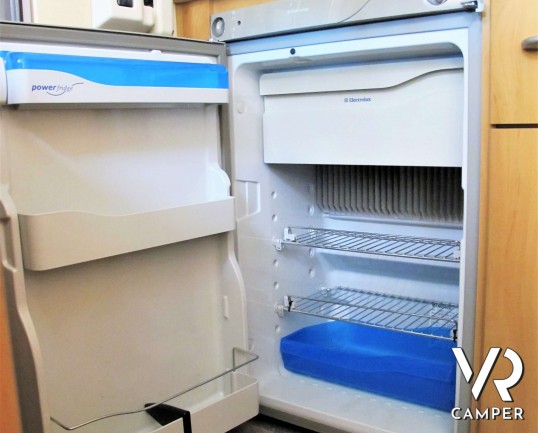 Hymer B 544: camper usato motorhome su Ducato 127 CV, dotato di veranda, portabici, climatizzatore, 2° serbatoio acqua. In visione alla sede Italia VR