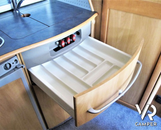 Hymer B 544: camper usato motorhome su Ducato 127 CV, dotato di veranda, portabici, climatizzatore, 2° serbatoio acqua. In visione alla sede Italia VR