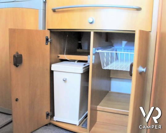 Hymer B 544: camper usato motorhome su Ducato 127 CV, dotato di veranda, portabici, climatizzatore, 2° serbatoio acqua. In visione alla sede Italia VR