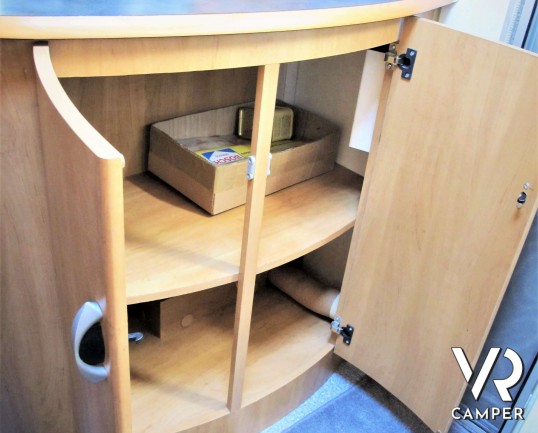 Hymer B 544: camper usato motorhome su Ducato 127 CV, dotato di veranda, portabici, climatizzatore, 2° serbatoio acqua. In visione alla sede Italia VR