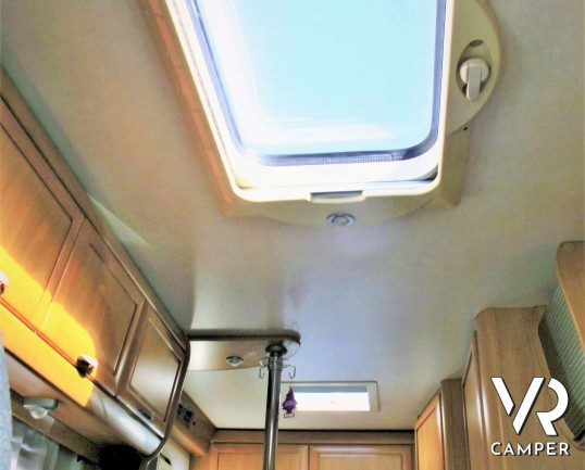 Hymer B 544: camper usato motorhome su Ducato 127 CV, dotato di veranda, portabici, climatizzatore, 2° serbatoio acqua. In visione alla sede Italia VR