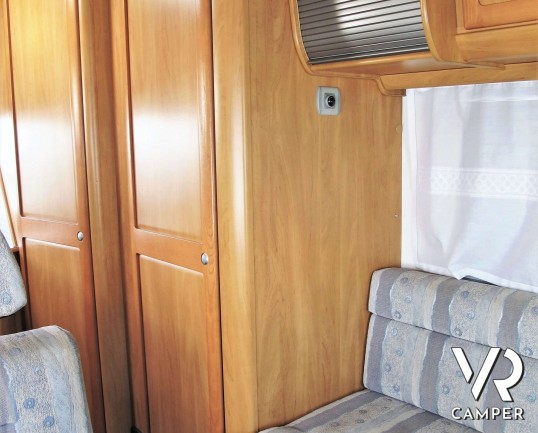 Hymer B 544: camper usato motorhome su Ducato 127 CV, dotato di veranda, portabici, climatizzatore, 2° serbatoio acqua. In visione alla sede Italia VR