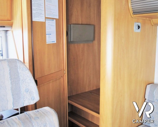 Hymer B 544: camper usato motorhome su Ducato 127 CV, dotato di veranda, portabici, climatizzatore, 2° serbatoio acqua. In visione alla sede Italia VR