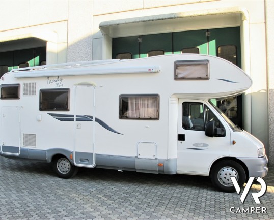 McLouis Tandy 640:camper usato mansardato, con veranda, autoradio, antenna tv, sensori parcheggio, 2° serbatoio acqua. In visione da Italiavr.