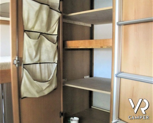 McLouis Tandy 640:camper usato mansardato, con veranda, autoradio, antenna tv, sensori parcheggio, 2° serbatoio acqua. In visione da Italiavr.