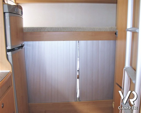 McLouis Tandy 640:camper usato mansardato, con veranda, autoradio, antenna tv, sensori parcheggio, 2° serbatoio acqua. In visione da Italiavr.