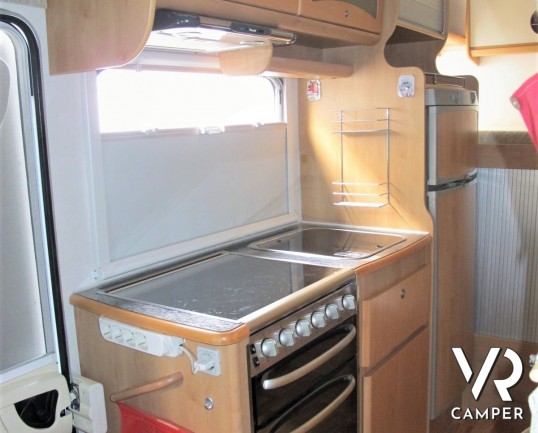 McLouis Tandy 640:camper usato mansardato, con veranda, autoradio, antenna tv, sensori parcheggio, 2° serbatoio acqua. In visione da Italiavr.