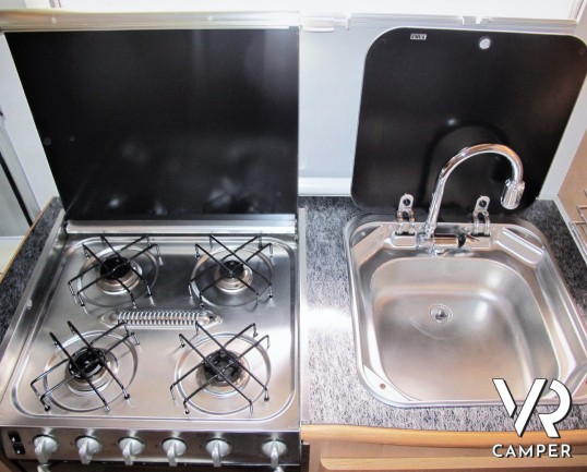 McLouis Tandy 640:camper usato mansardato, con veranda, autoradio, antenna tv, sensori parcheggio, 2° serbatoio acqua. In visione da Italiavr.