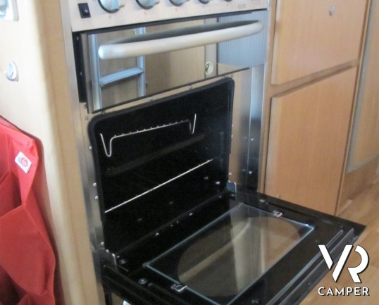 McLouis Tandy 640:camper usato mansardato, con veranda, autoradio, antenna tv, sensori parcheggio, 2° serbatoio acqua. In visione da Italiavr.